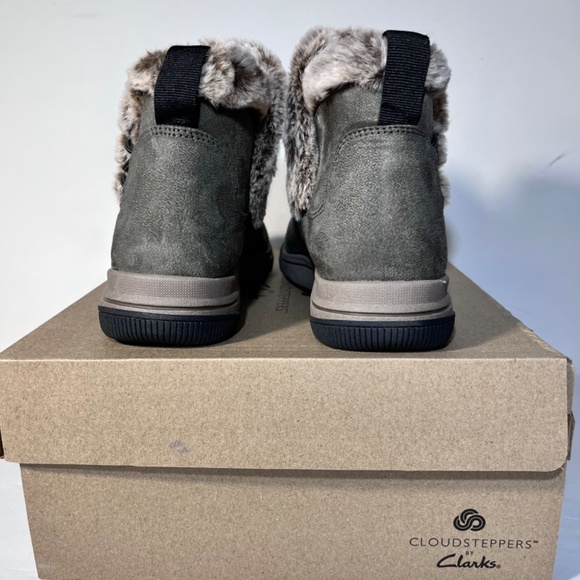 Clarks Cloudsteppers Breeze Fur Faux Fur Slip-On Boots - Picture 6 of 7